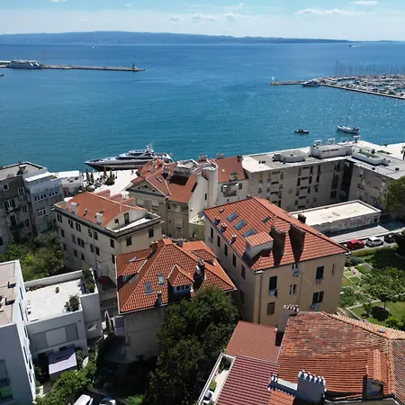 Prime Location Penthouse With A Large Terrace Appartamento *